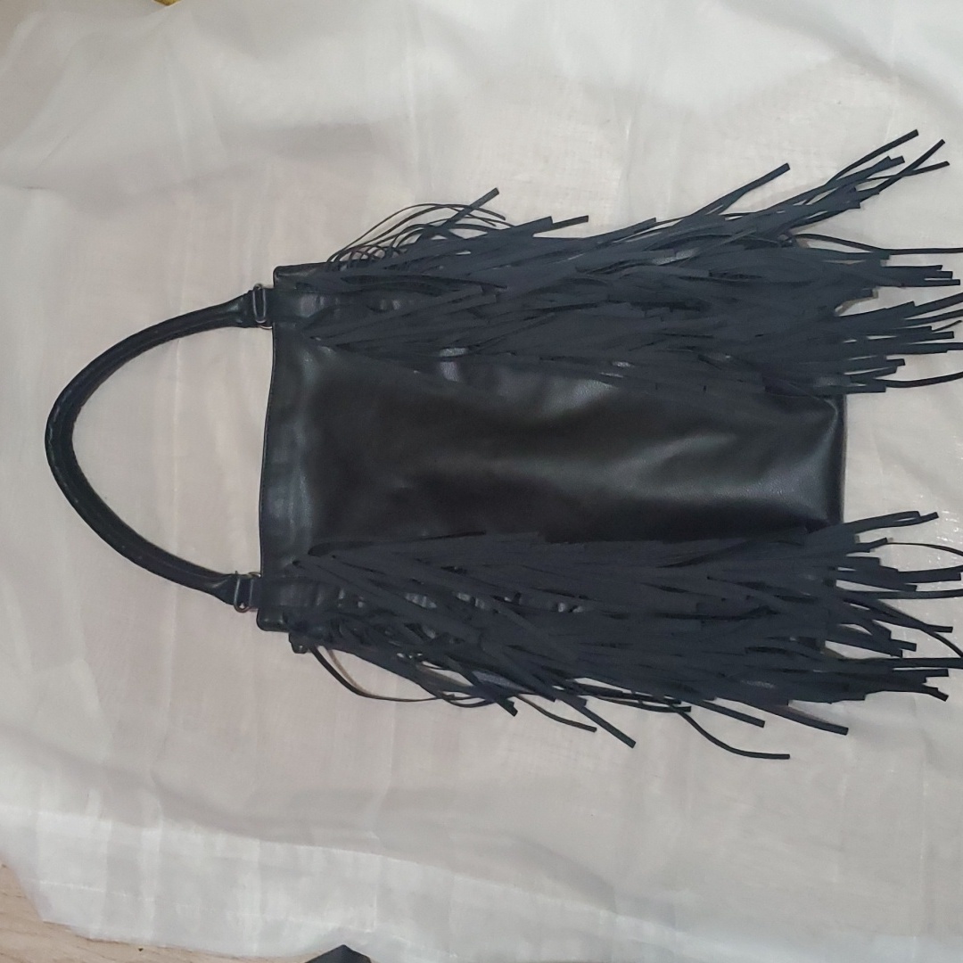 Beautiful Black Sexy Shoulder Bag Used As An Overnight Bag
